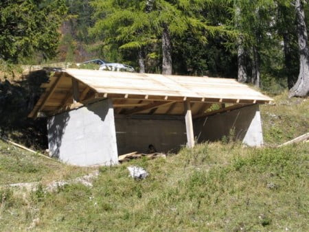 The dog house nearby Erjavčeva's mountain hut