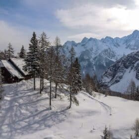 Najstarejša koča na prelazu Vršič v Kranjski Gori