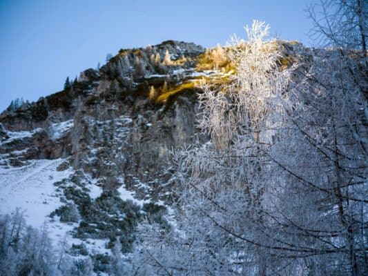 Zakaj pozimi obiskati prelaz Vršič v Sloveniji v bližini Kranjske Gore?